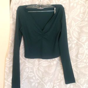 Wild Fable deep V-neck holiday green cropped long sleeve